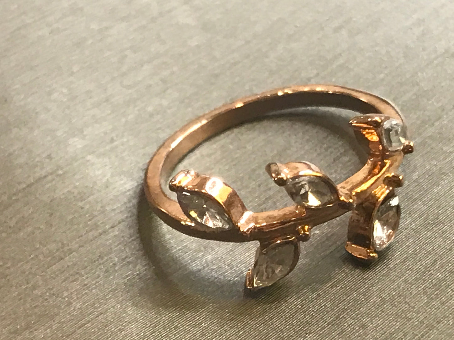 Rose Gold-Plated Glitter Leaf ‘Pinky’ Ring