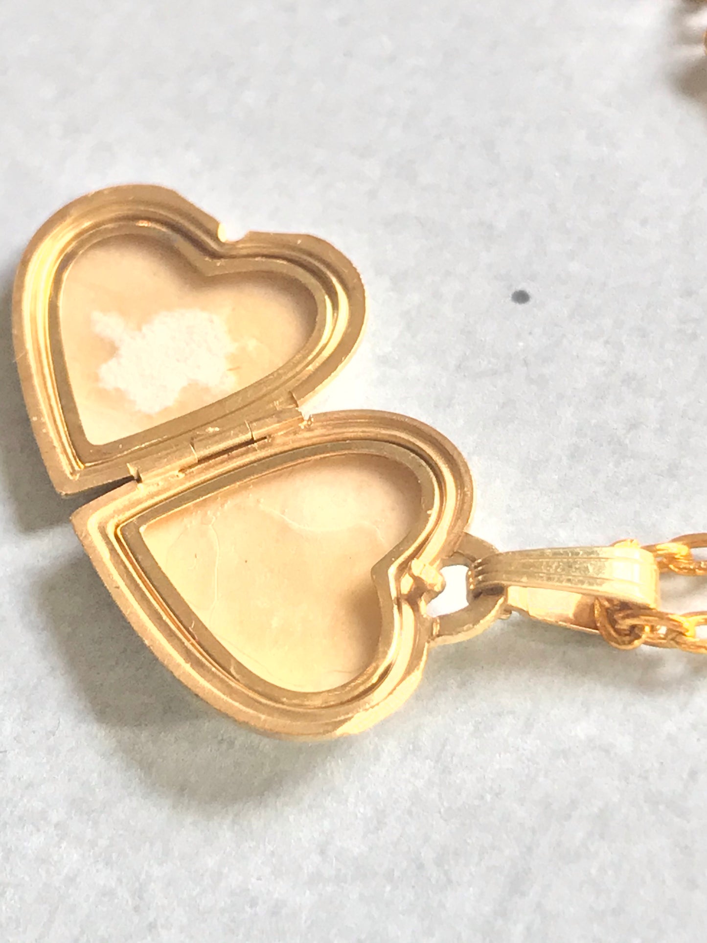 Elegant Gold Vintage Keepsake Necklace