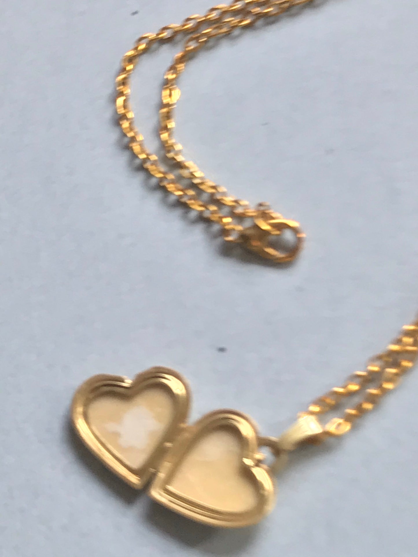 Elegant Gold Vintage Keepsake Necklace