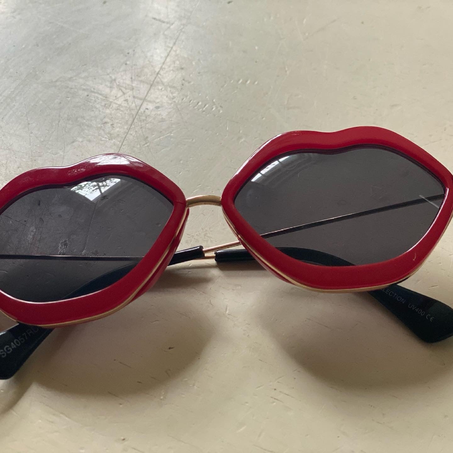 KISS MY LIPS Sunglasses