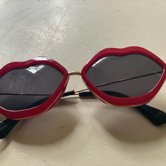 KISS MY LIPS Sunglasses