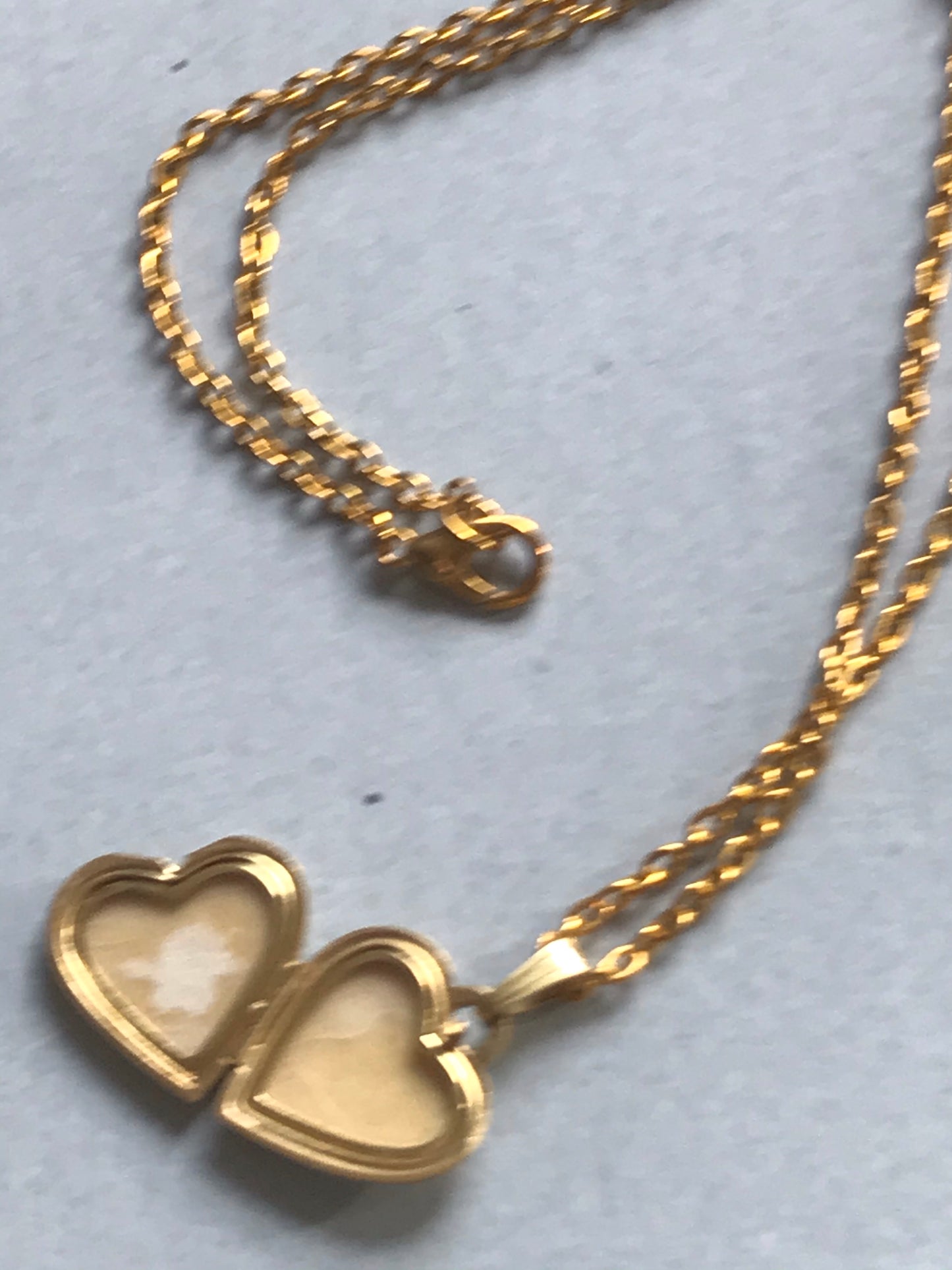 Elegant Gold Vintage Keepsake Necklace