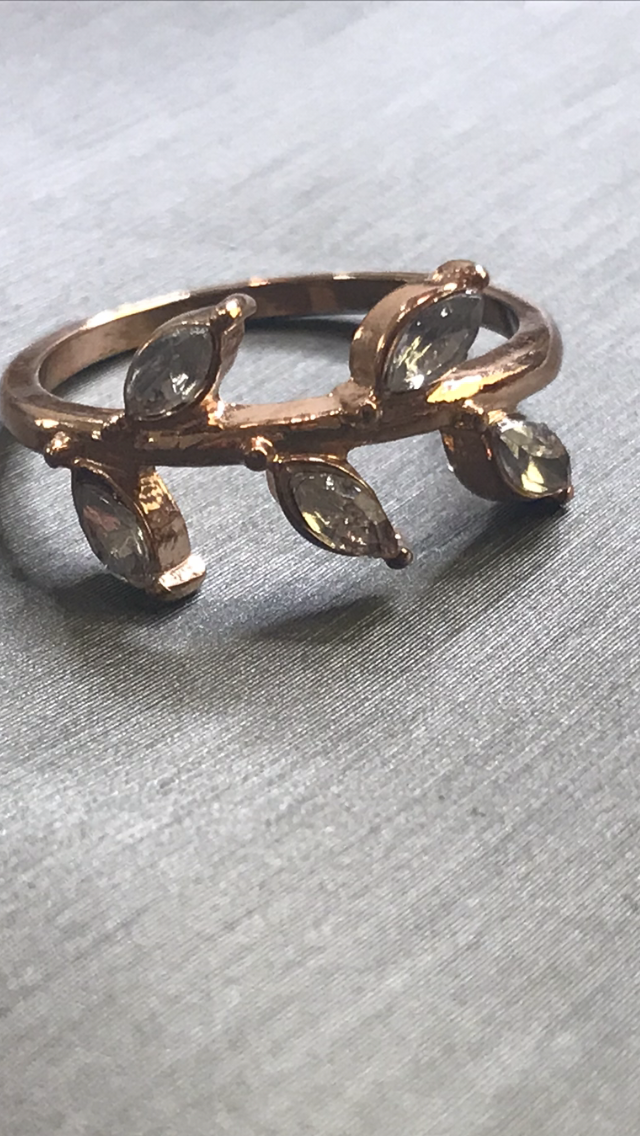 Rose Gold-Plated Glitter Leaf ‘Pinky’ Ring