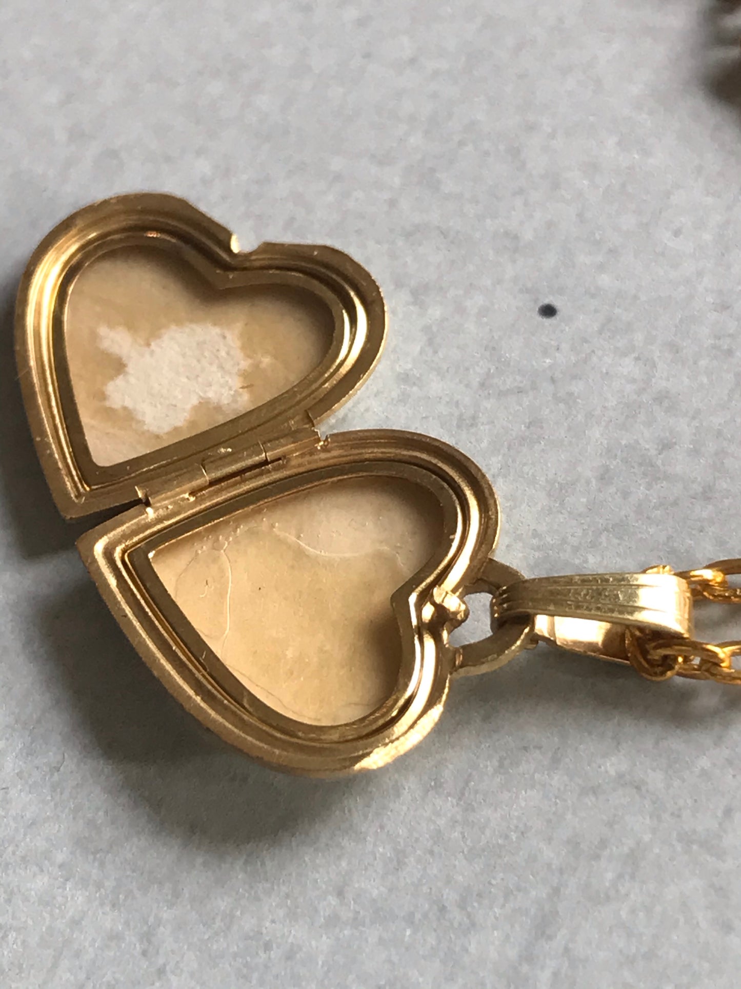 Elegant Gold Vintage Keepsake Necklace