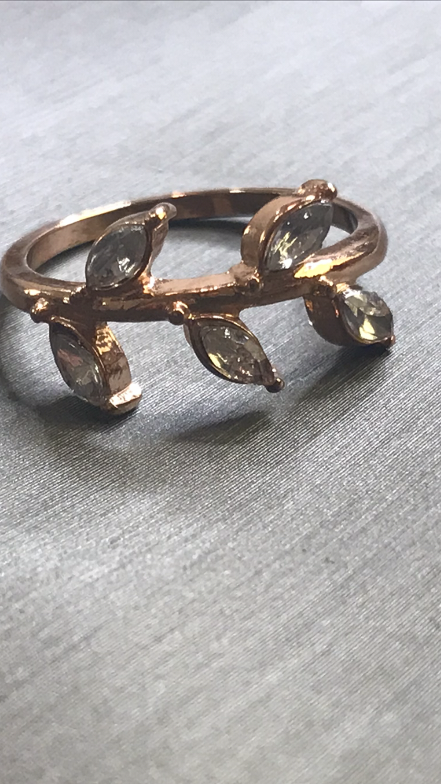 Rose Gold-Plated Glitter Leaf ‘Pinky’ Ring