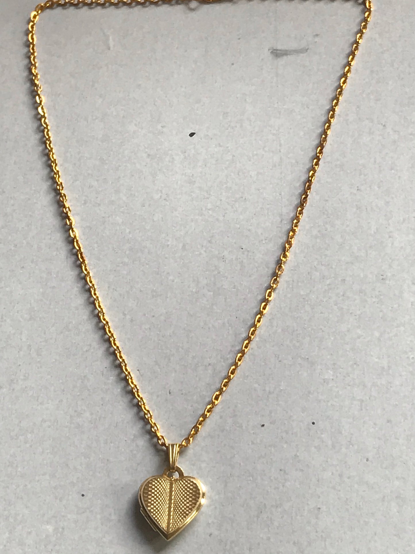 Elegant Gold Vintage Keepsake Necklace